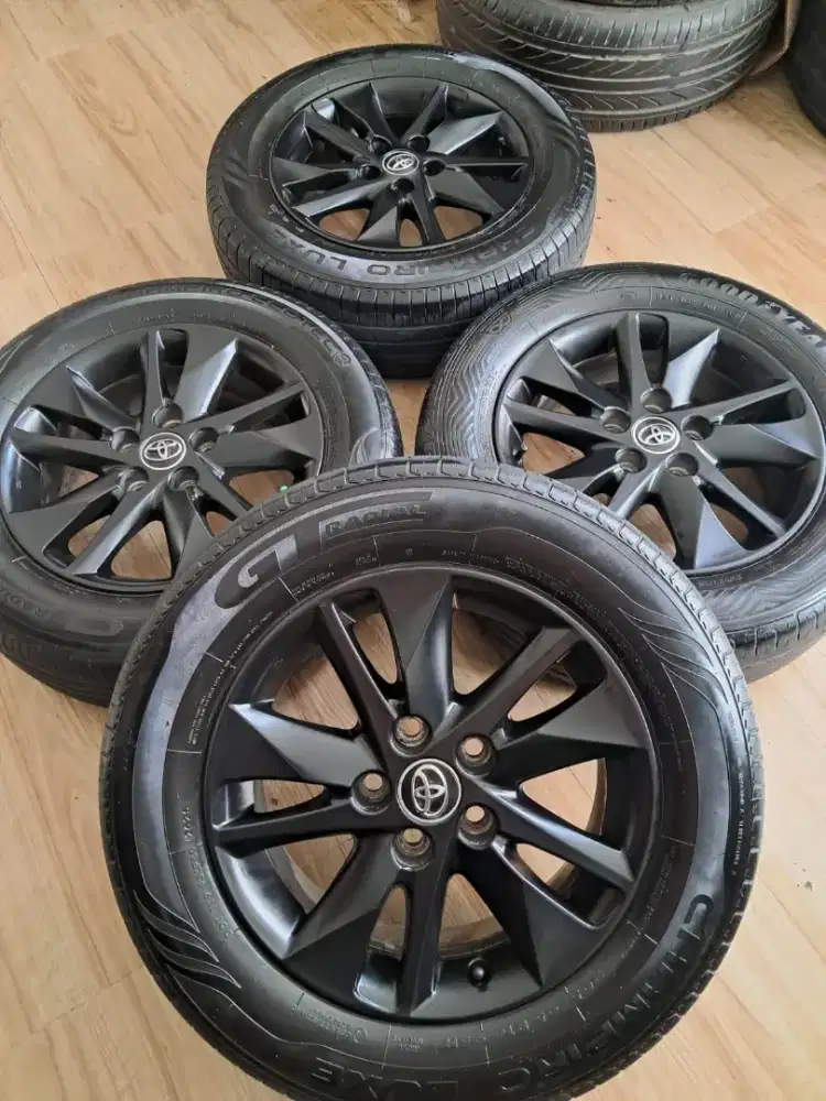 Velg OEM Toyota kijang Innova Reborn dan Ban  Ring16 Pcd 5x114,3