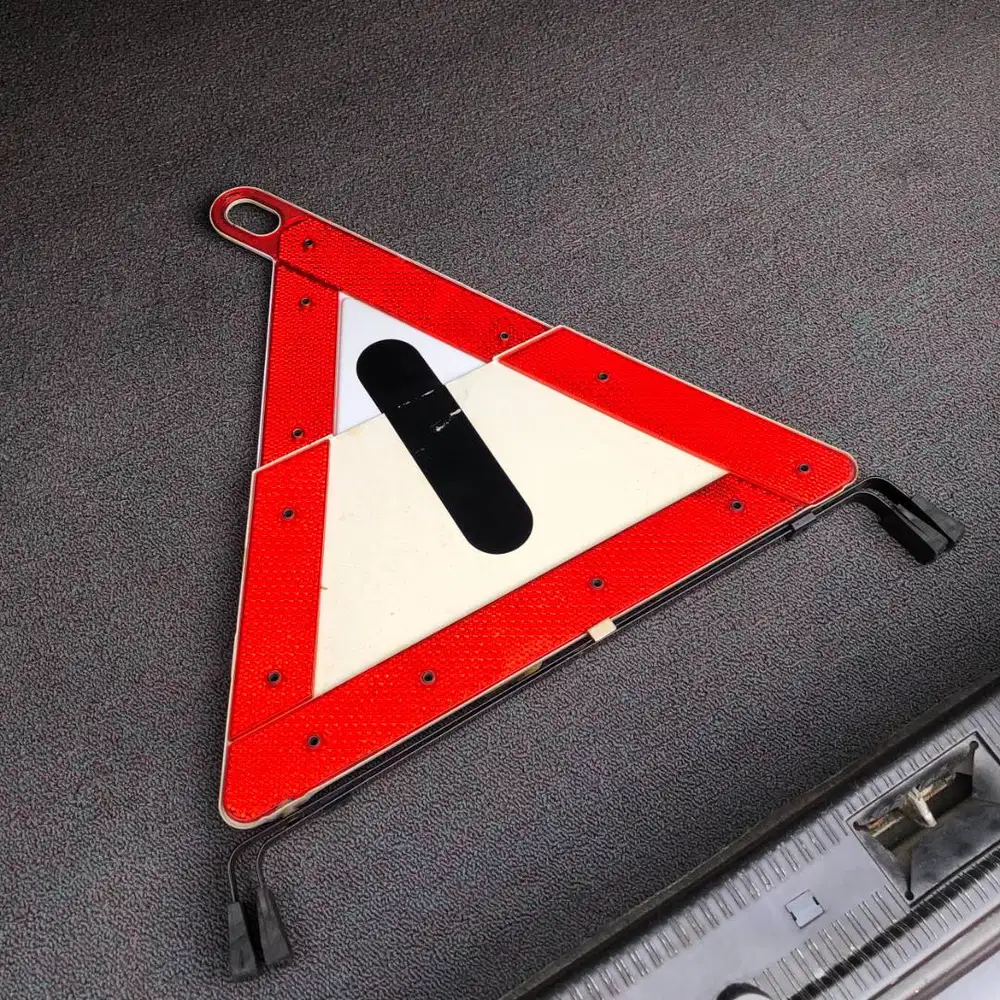 Warning Triangle Mercedes Benz W202 Segitiga Pengaman Darurat