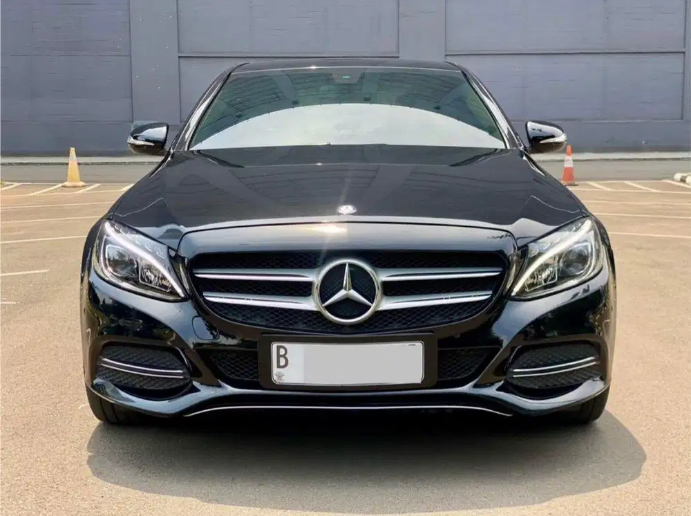 MERCEDES BENZ C200 W205 AT HITAM 2014
