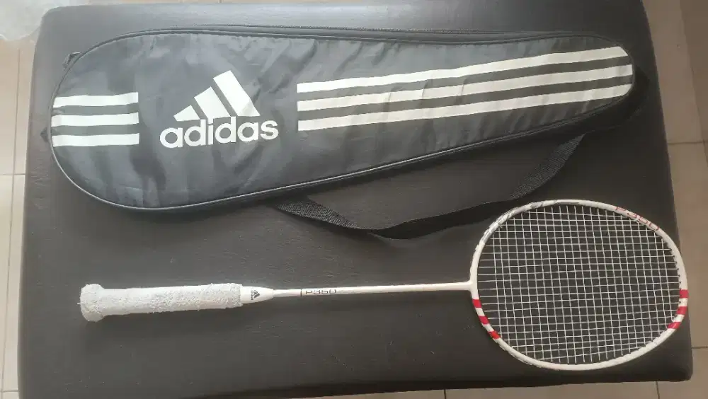 Dijual raket badminton adidas Old But RARE, Strong Tension,.