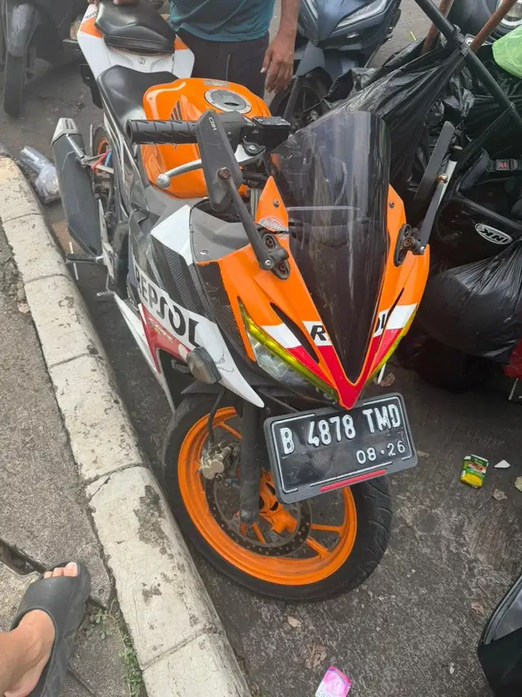 Di jual Cbr 150 r