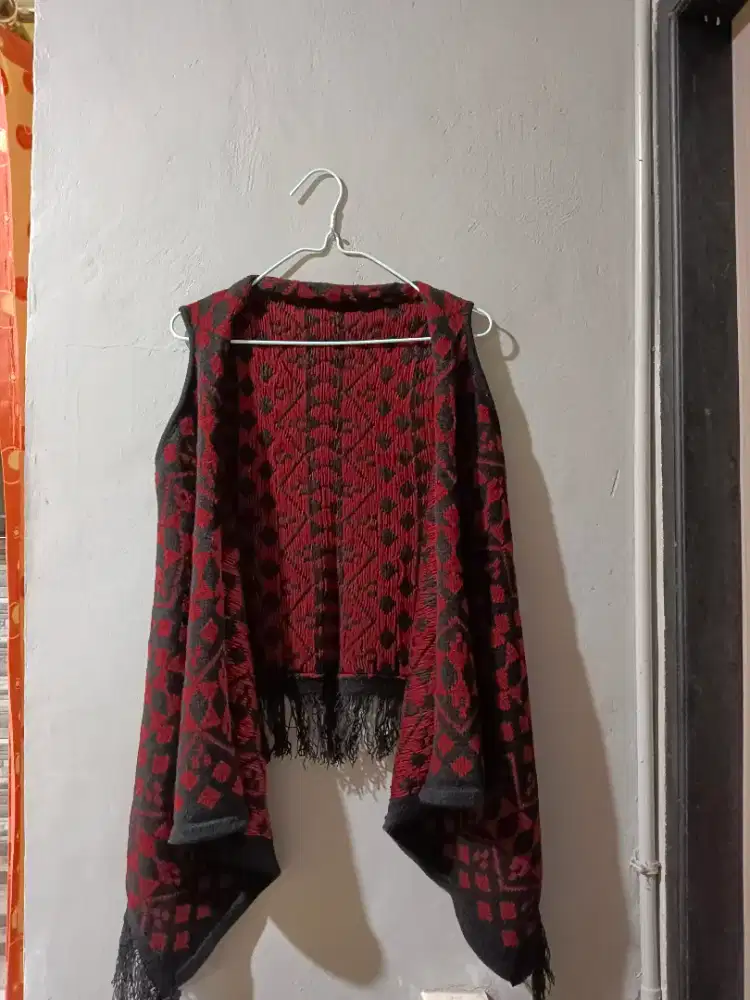 Outer Cardigan Rajut Rumbai Motif