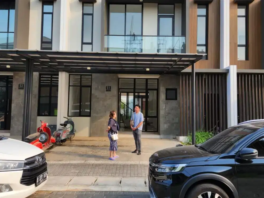 Dijual Rumah di Simprug Village Pik 2, Uk.8x27m2, Kosongan, Kondisi Tersewa Smp Juni 2027