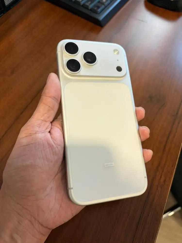 SECOND IPHONE 17 PROMAX SILVER 256 GB GARANSI BLIBLI
