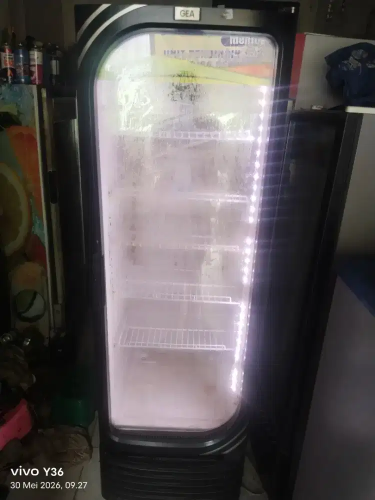 Di jual cepat showcase gea oval jumbo ukuran 368L 5 rak