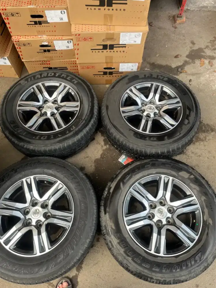 Velg OEM Toyota Hilux double cabin ring 17 pcd 6x139,7 ban 265/65 R17