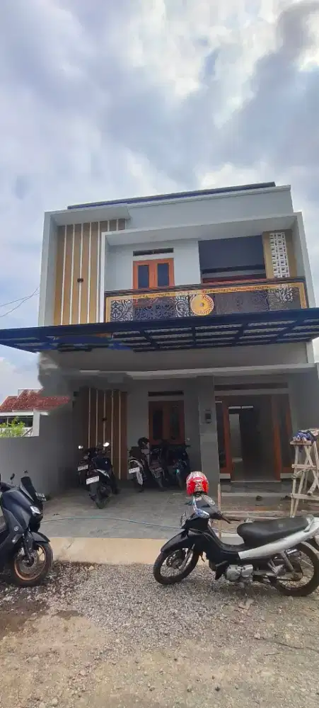 Rumah Cantik 2Lt Ngemplak Kartasura dekat Kota Solo