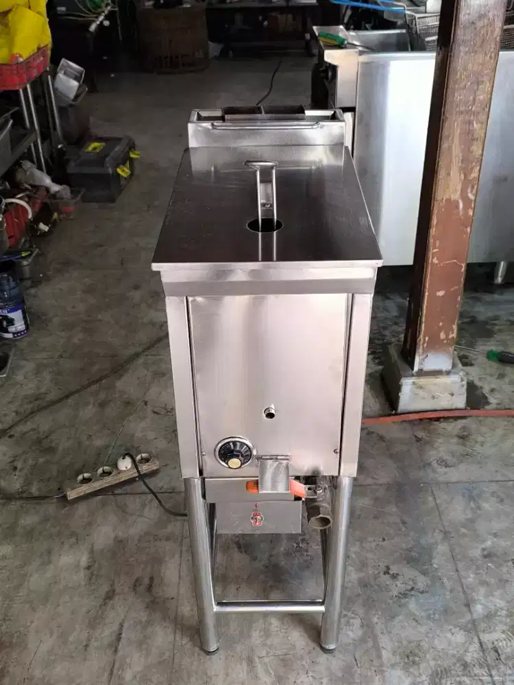 Deepfrayer gas custom 
Kapasitas 10liter 

Thermostat on/berfungsi