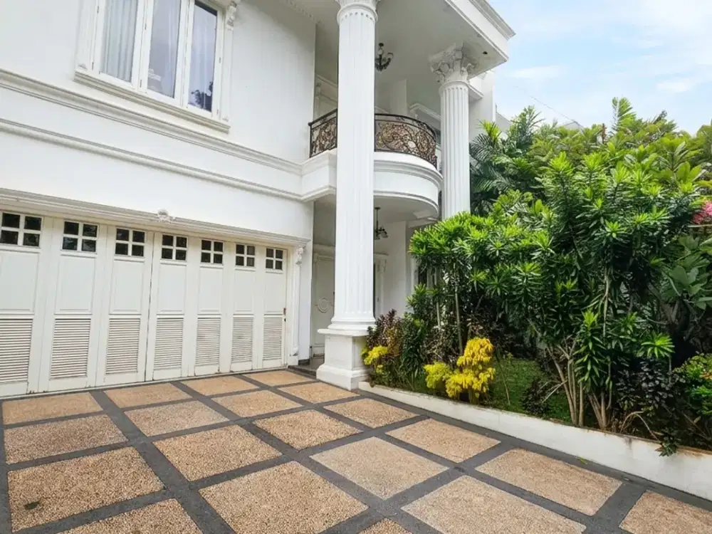 Dijual Rumah Mewah Strategis Ada Taman dan Swimming Pool Dekat Tebet Eco Park di Tebet Jaksel Lr-16569