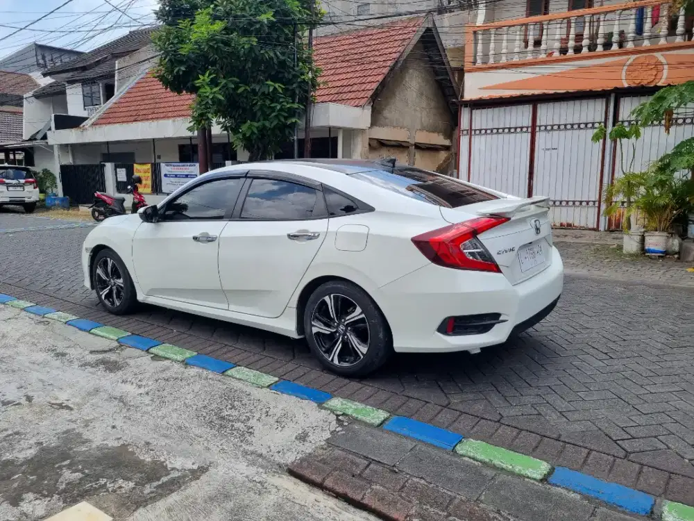 HONDA CIVIC 1.5 TURBO ES A/T 2017 PUTIH