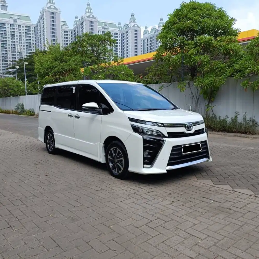 TOYOTA VOXY 2.0 AT PUTIH