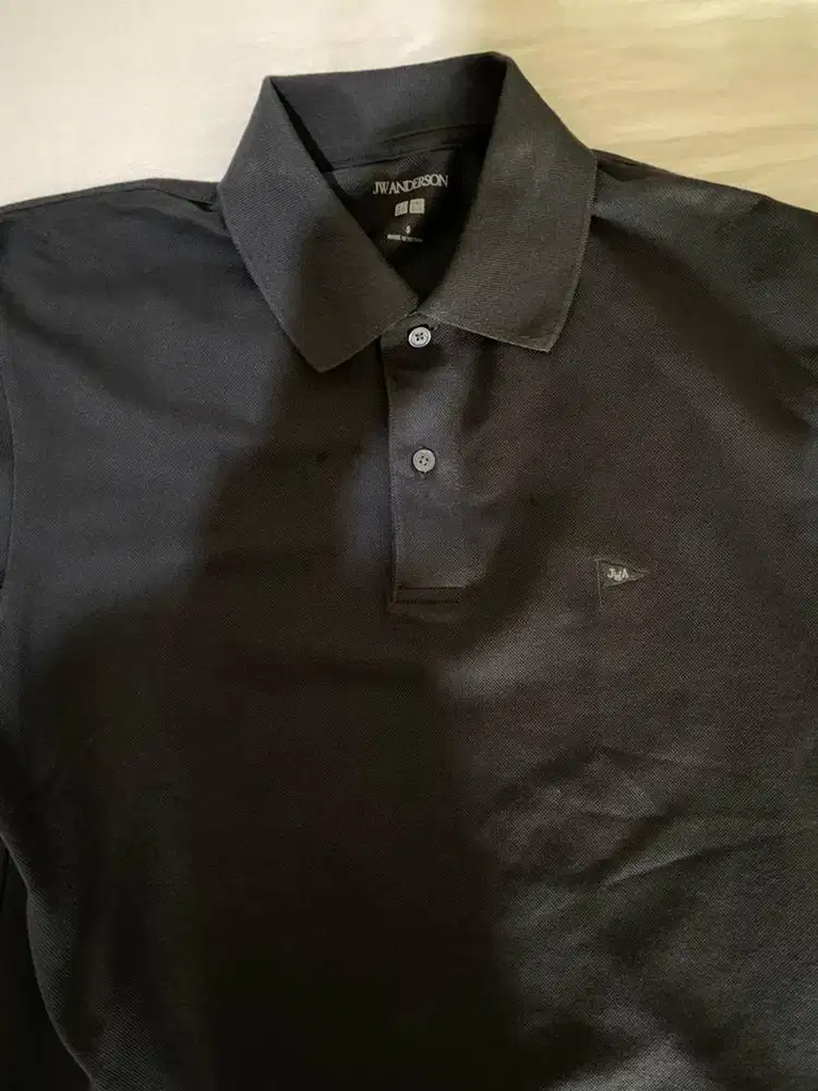 Uniqlo JW Anderson Hitam - size S