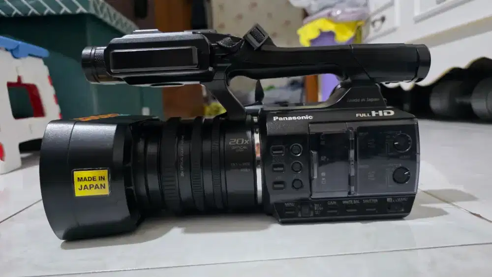Dijual 1 unit kamera video Panasonic HC-PV100, full HD