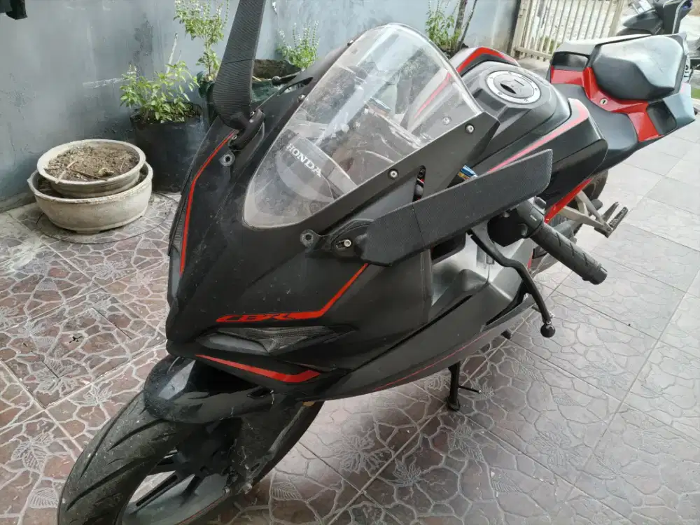 Di Jual Cepat CBR 250rr non ABS tahun 2022 pemakaian 2023