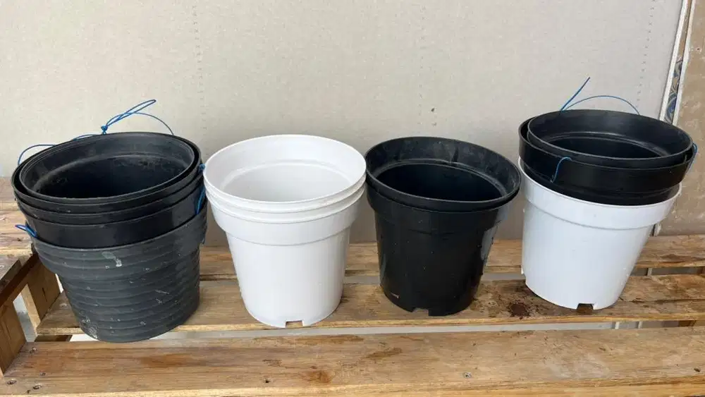 POT BUNGA BEKAS