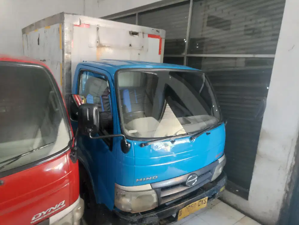 Hino Dutro 110SD Box tahun 2018 Euro 2, Diesel