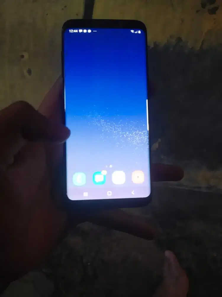 Samsung S8     .