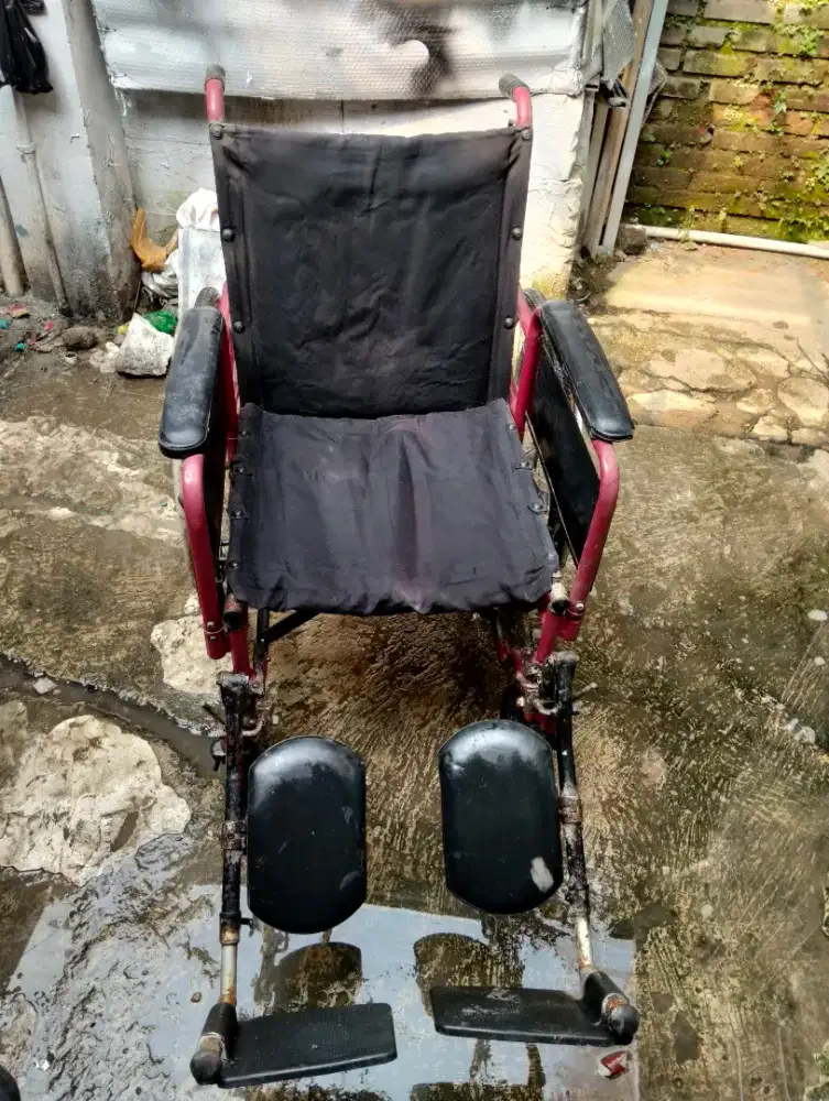 Kursi roda bekas