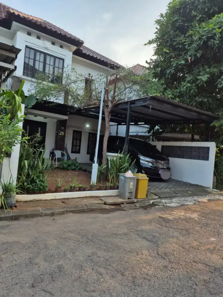 Rumah Mewah di Komplek Elit Jakarta Timur