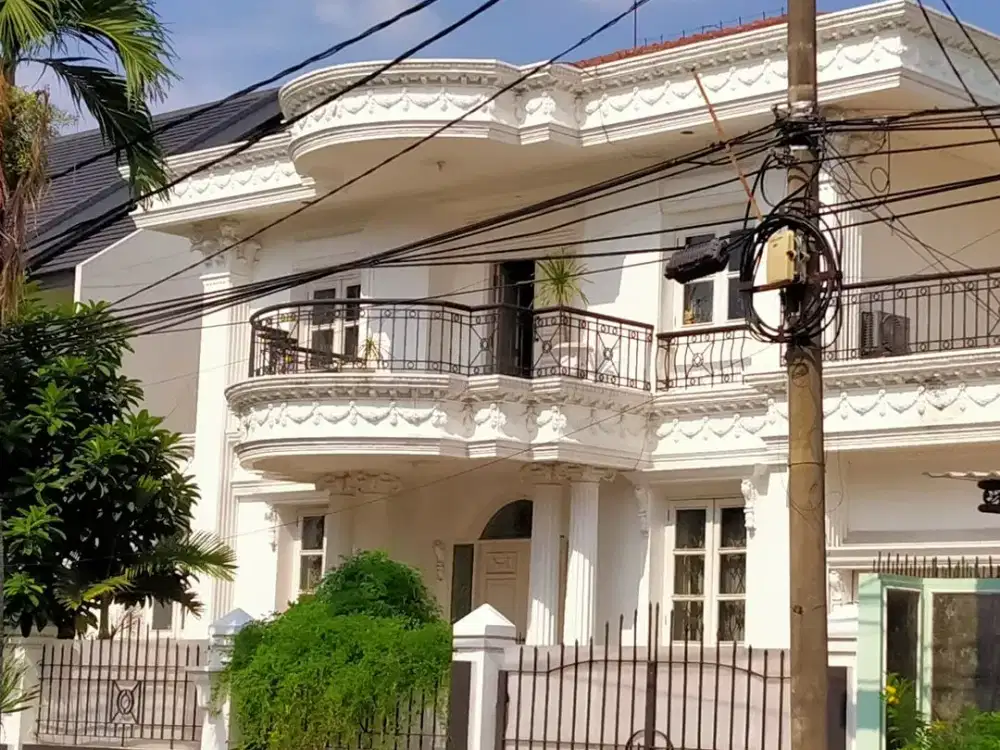 Rumah Pondok Indah, Jl. Kartika Utama, Pondok Pinang, Kebayoran Lama, Jakarta Selatan