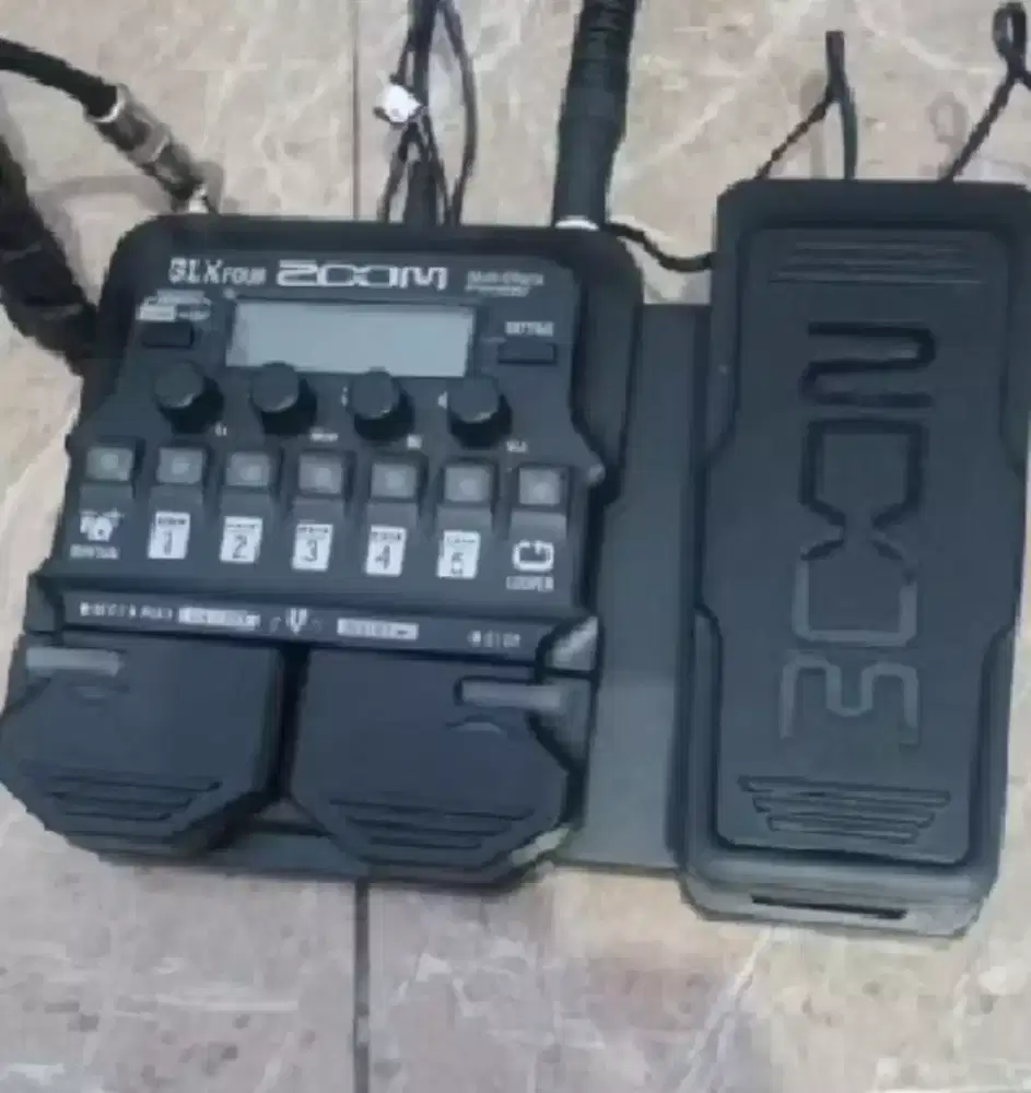 Efek gitar Zoom gix four