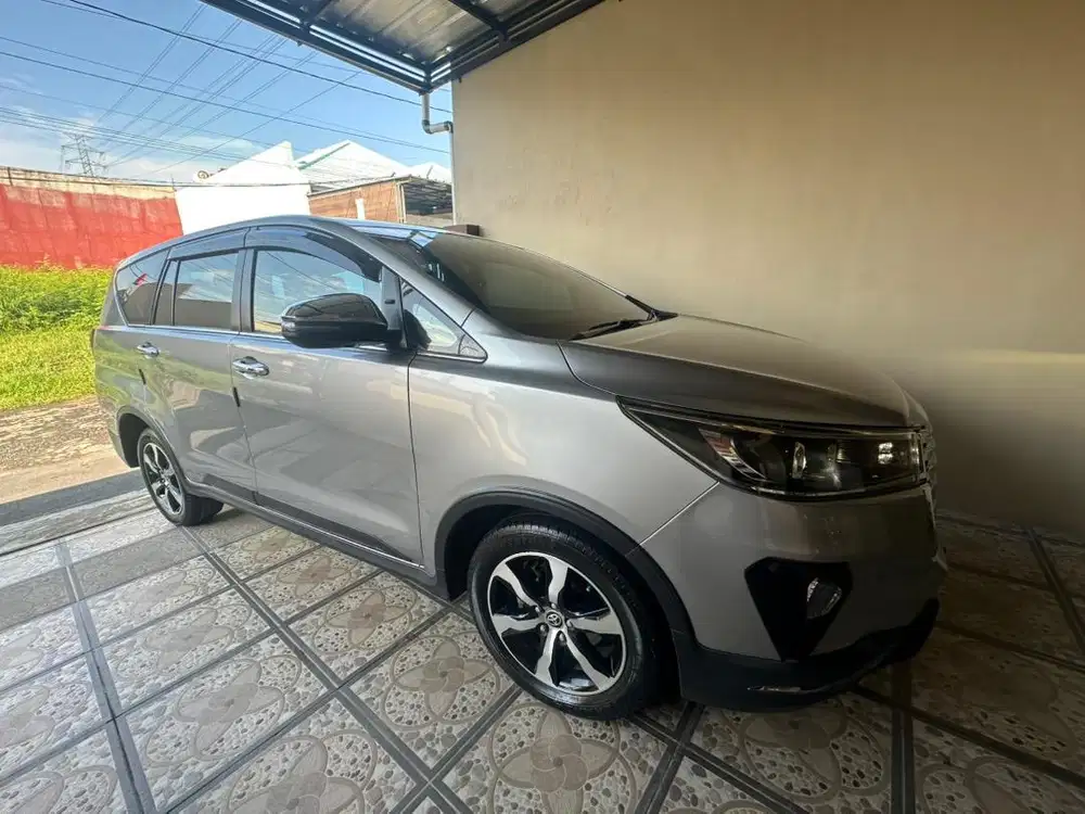 Toyota Innova Venturer Diesel 2.4 AT