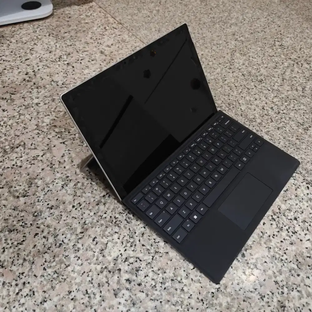 MICROSOFT SURFACE PRO 5 LIKE NEW