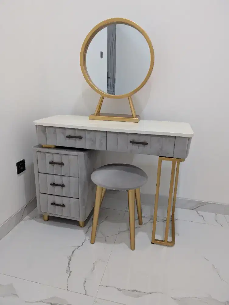 MEJA RIAS SET CERMIN+STOOL