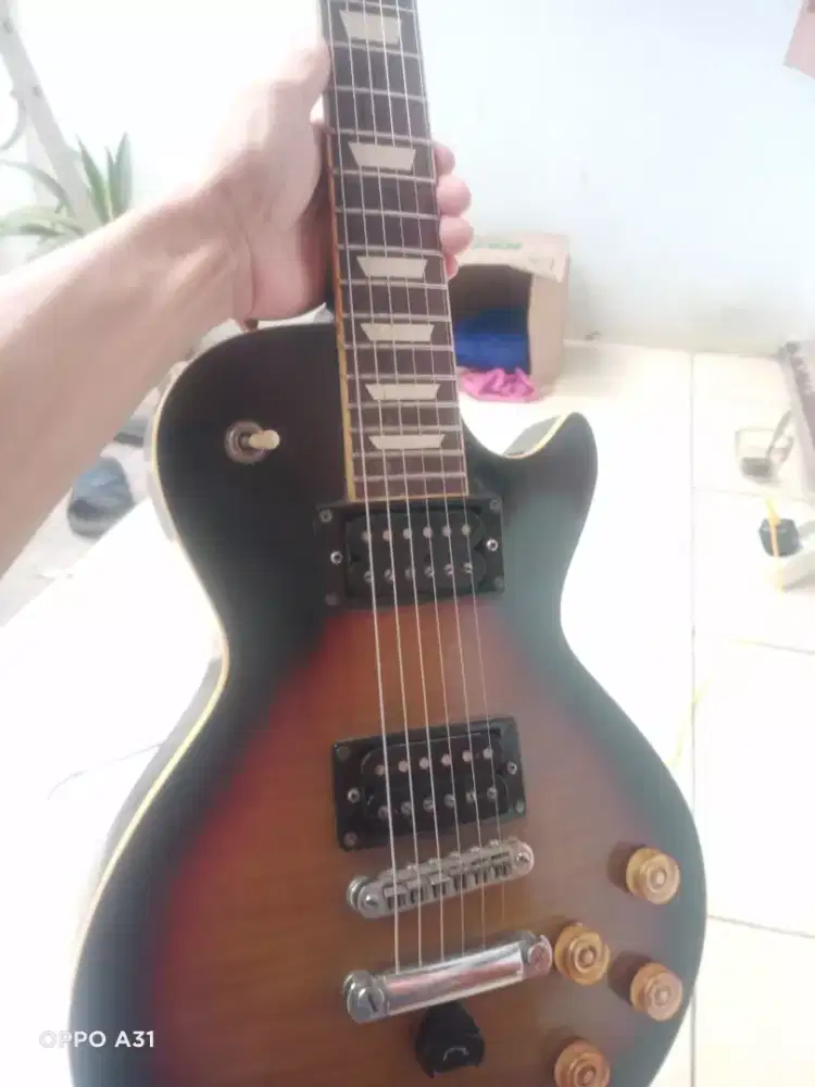 Gitar Gibson less Paul custom