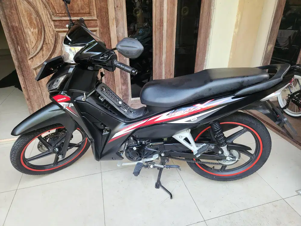 Revo x cw f1 2025 hitam gbm bisa tunai kredit