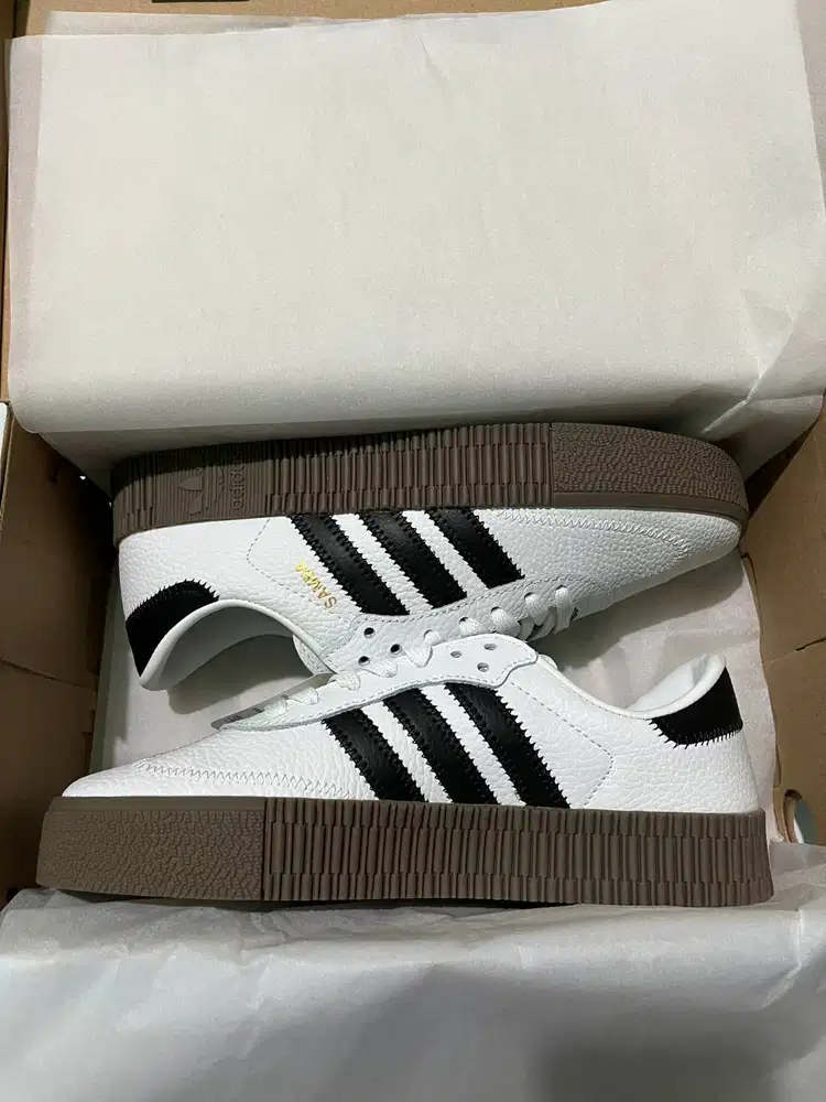 WTS!! Size 40 - Samba Rose White Black Gum