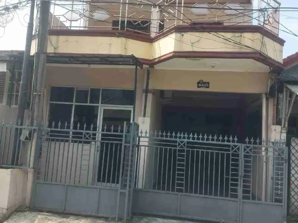Di Jual Rumah KEREN  di samping Plaza Taman Harapan Baru bekasi