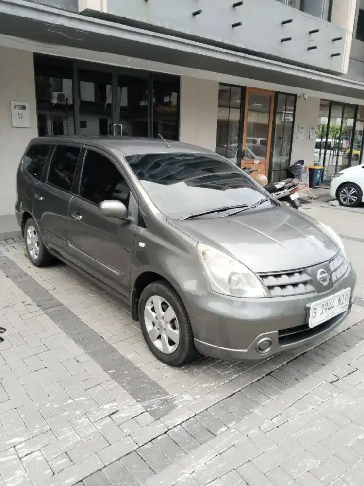 GRAND LIVINA 2010 XV at