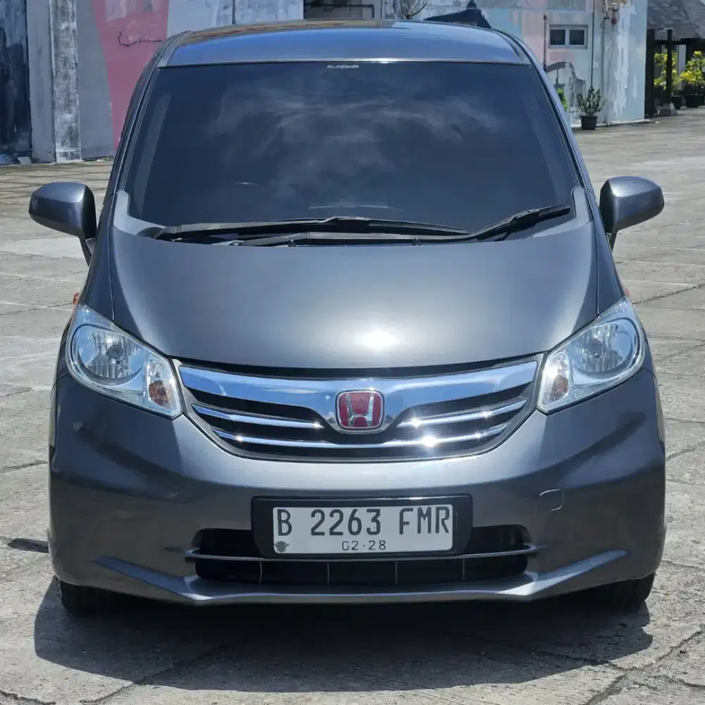 Honda freed 2013 a/t km 70 ribu pajak panjang full audio jok kulit