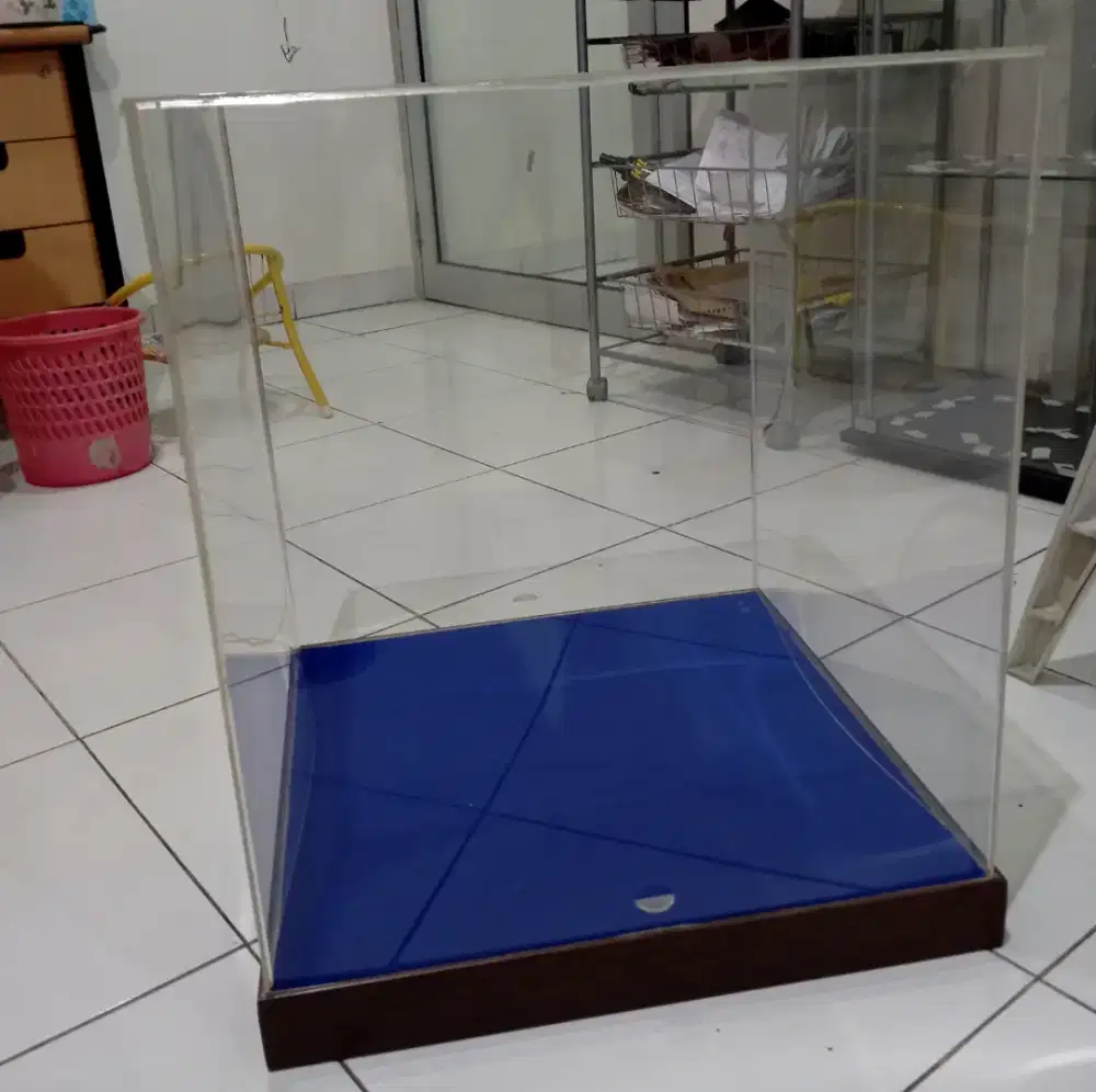 Kotak akrilik bahan tebal