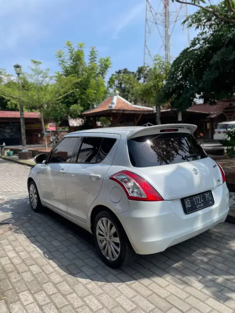 Swift Putih 2015