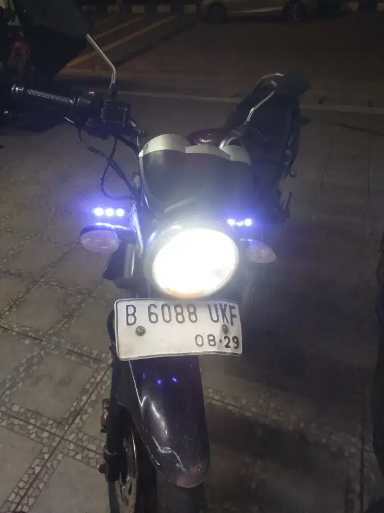 Vixion old hitam 2008