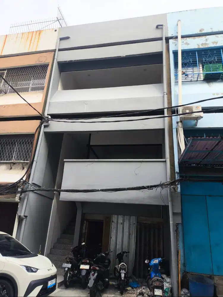 DIJUAL RUKO 3 LANTAI STRATEGIS DI JAKARTA BARAT | LT 88 m², LB 264 m²