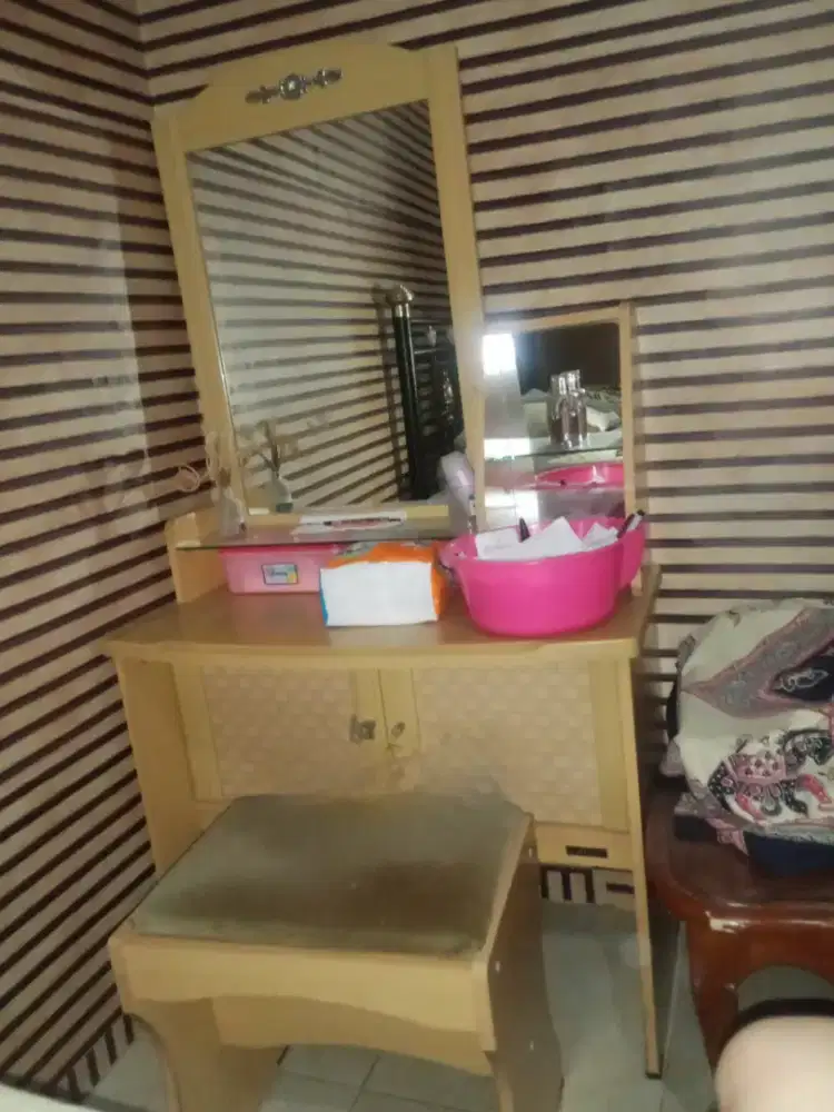 meja rias cream