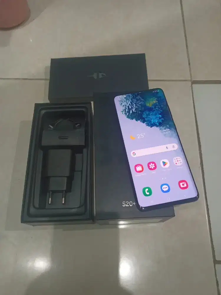 Samsung S20+ 8/128 Sein