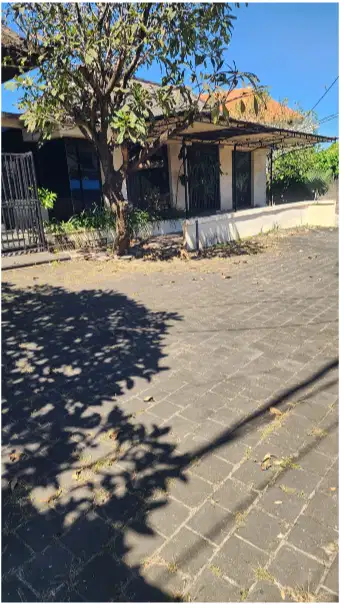 Bangunan 10 Are di Denpasar Barat