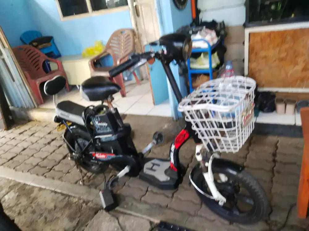 Sepeda Listrik SELIS