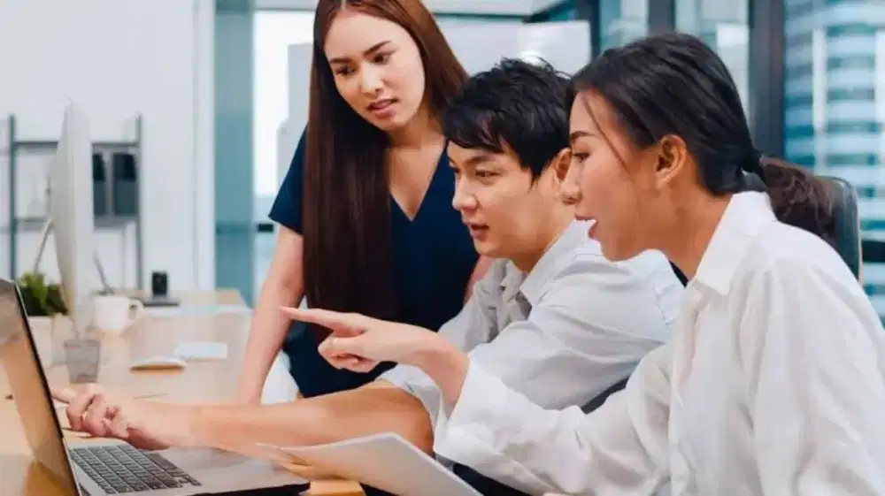 Staff Operasional Data Jakarta