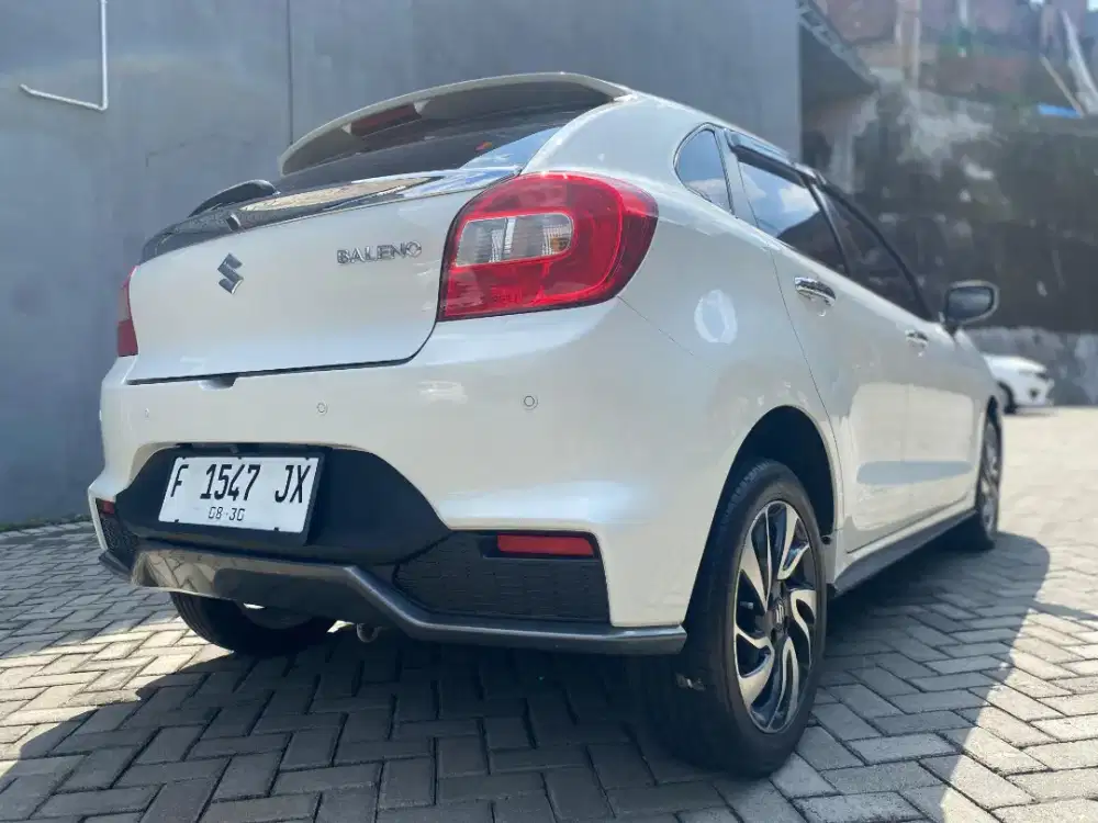 Baleno Hatchback Facelift Matic Putih