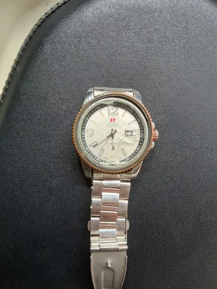 jam tangan Swiss Army