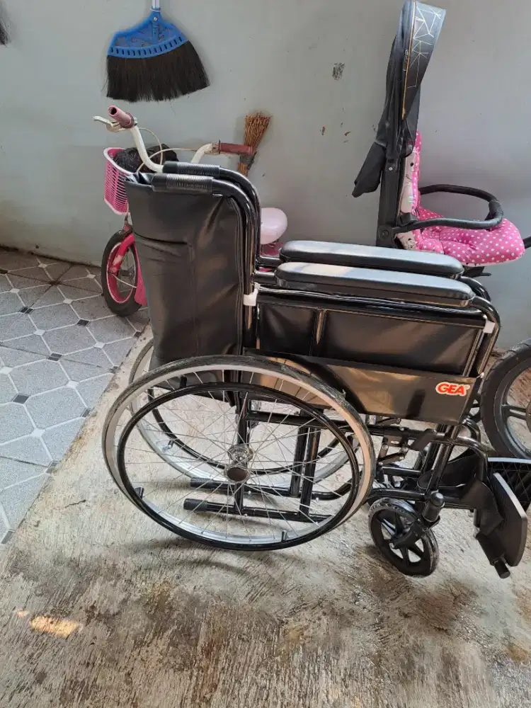 Kursi roda merk GEA