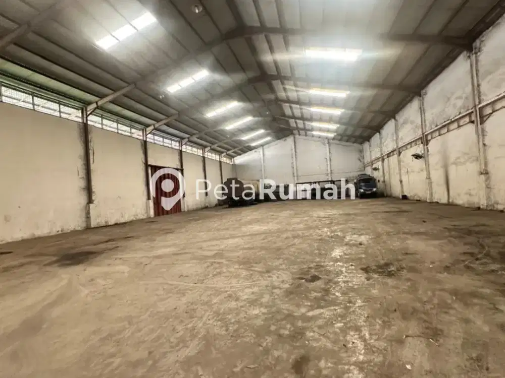 DIJUAL GUDANG JALAN IRIAN BARAT PASAR 4 - DAERAH SAMPALI (MEIRA)