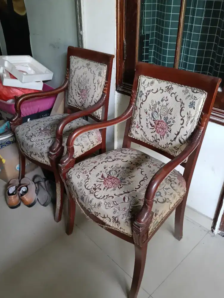 Kursi sofa kayu