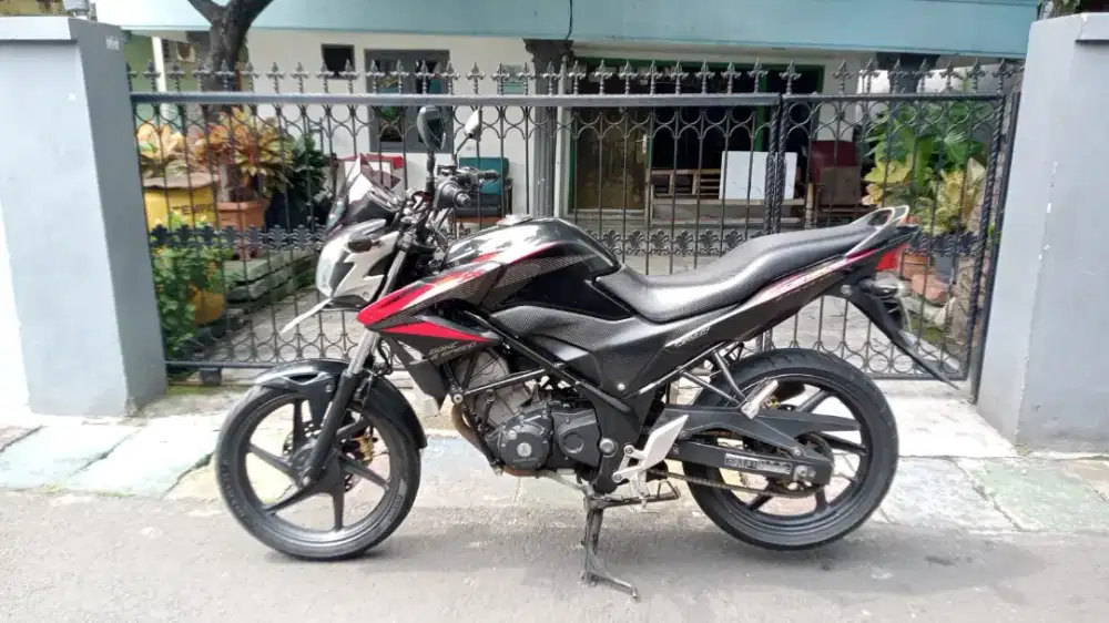 cb 150 r th 2015 mulus bagus mesin sehat body terawat