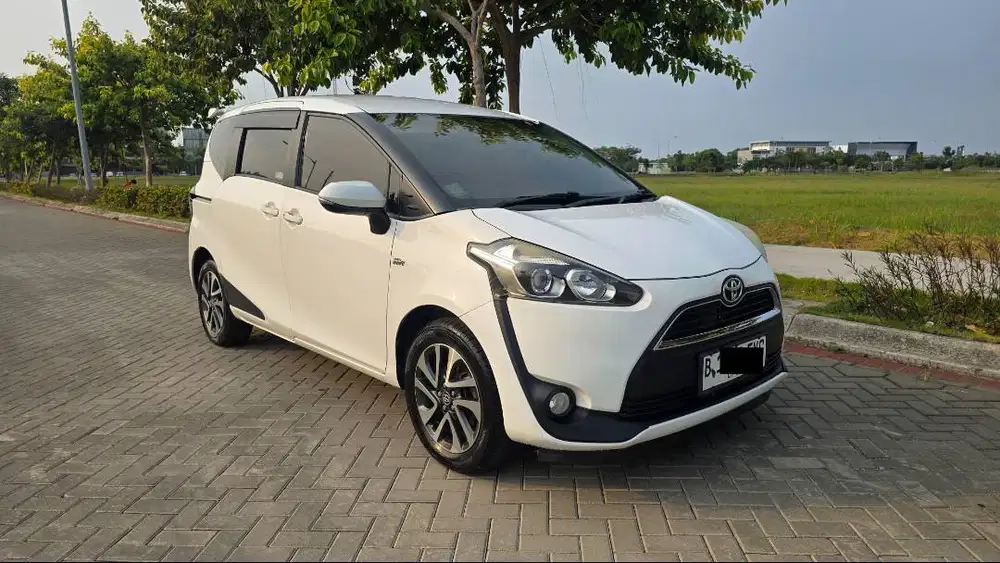 Toyota Sienta 1.5 V CVT 2017 Putih - Service Record Resmi